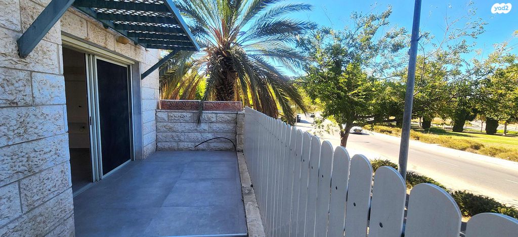 דירת גן, עמק זבולון, אבני חן, מודיעין מכבים רעות