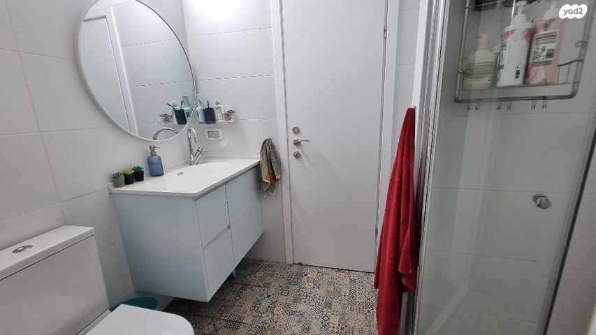 דו משפחתי, גבעת אלונים, יקנעם עילית