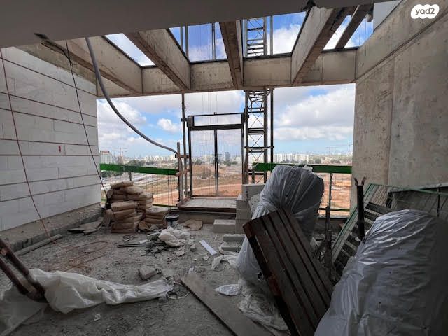 גג/ פנטהאוז, יהוד מונוסון