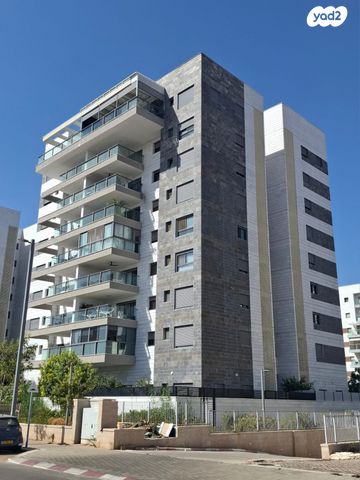 גג/ פנטהאוז, אהבת אדם, שרונה, כפר יונה