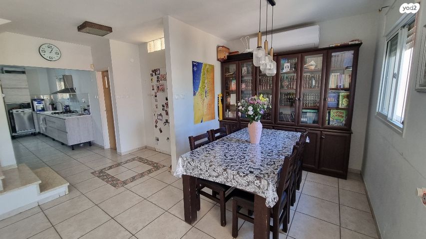 דו משפחתי, גבעת אלונים, יקנעם עילית