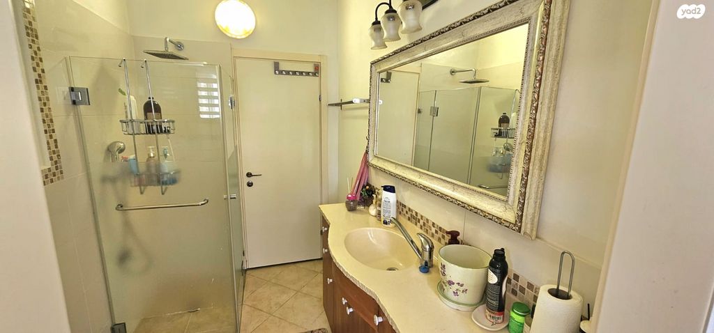 דירה, הפרחים, כפר סבא