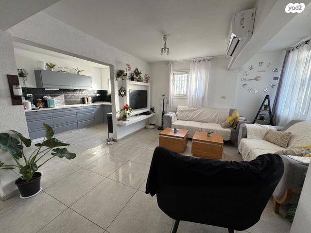 דירת גן, יוסף גדיש, עכו