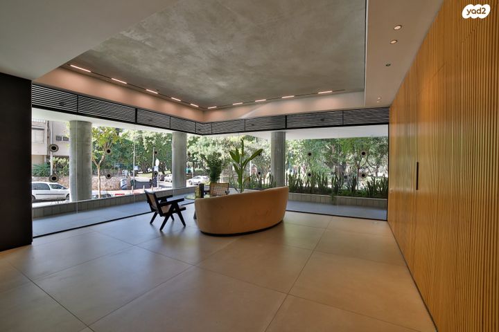 גג/ פנטהאוז, יהודית 1, חרוזים, רמת גן