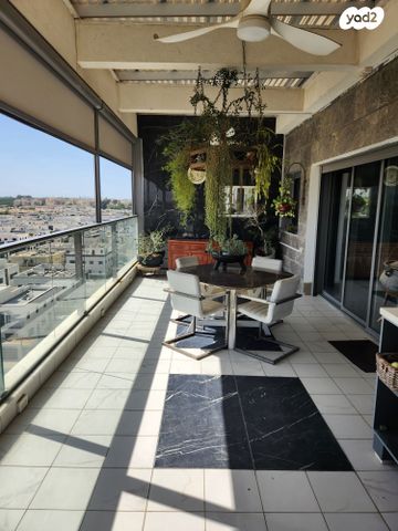 גג/ פנטהאוז, אהבת אדם, שרונה, כפר יונה