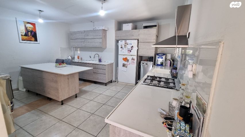 דו משפחתי, גבעת אלונים, יקנעם עילית