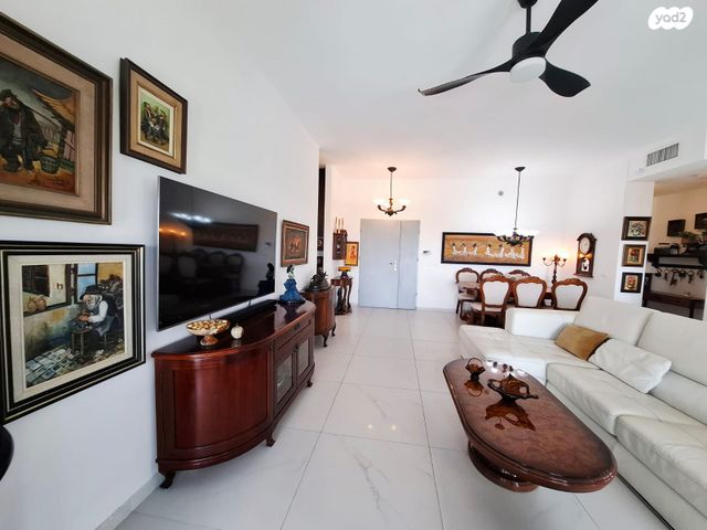 גג/ פנטהאוז, אהבת אדם, שרונה, כפר יונה