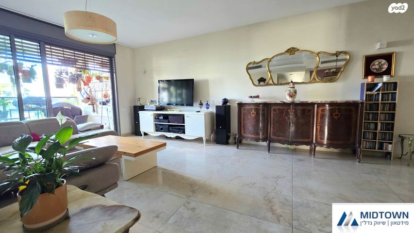 דירה, ד"ר משה סנה 31, הזמר העברי, כפר סבא