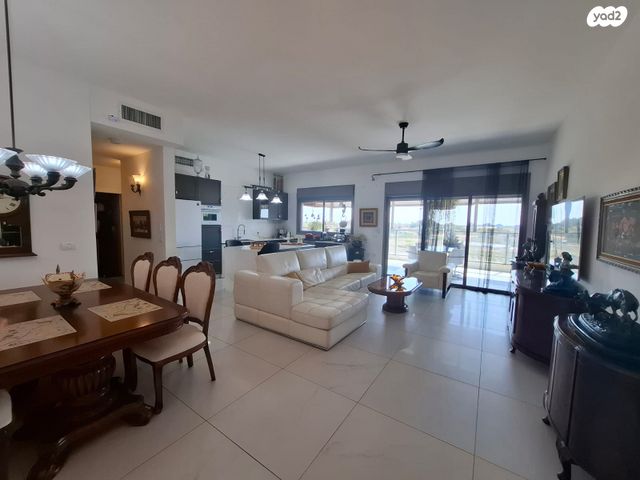 גג/ פנטהאוז, אהבת אדם, שרונה, כפר יונה