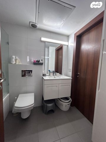 דירה, הרב ניסנבאום 37, בת ים