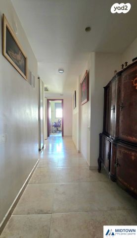 דירה, ד"ר משה סנה 31, הזמר העברי, כפר סבא