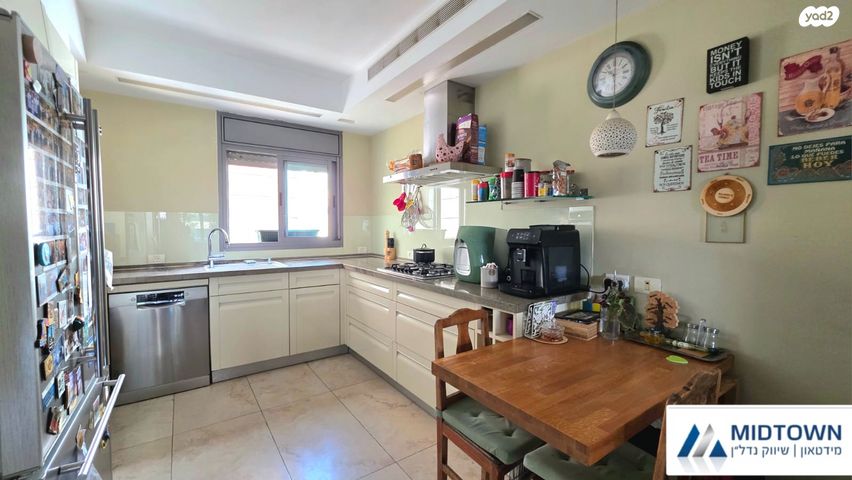 דירה, ד"ר משה סנה 31, הזמר העברי, כפר סבא