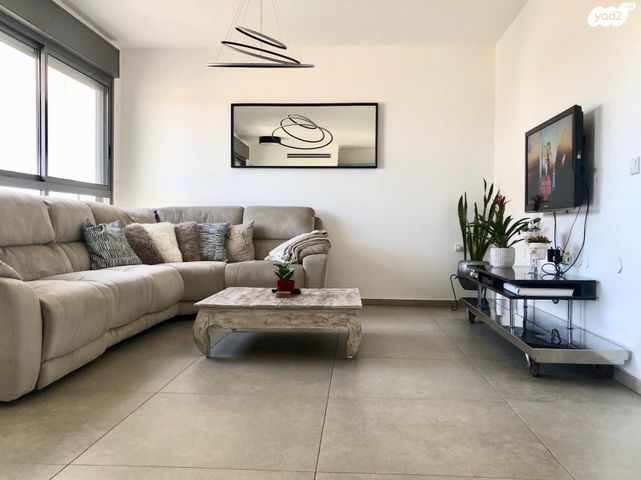 דירה, כלנית, הפרחים, חריש