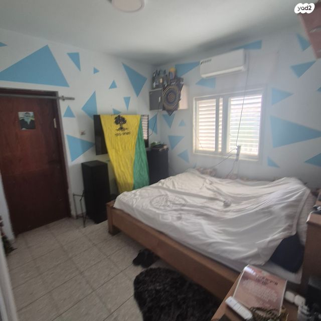 דו משפחתי, אבן גבירול, רחובות