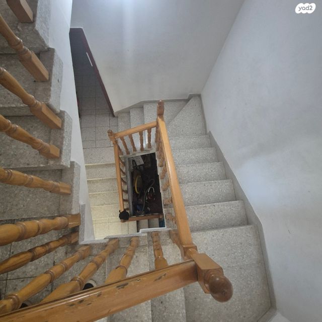 דו משפחתי, אבן גבירול, רחובות