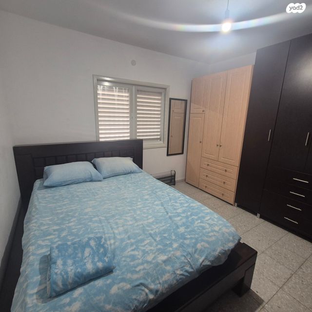 דו משפחתי, אבן גבירול, רחובות