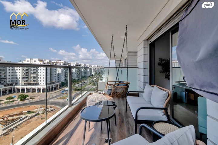 דירה, נאות שמיר, יבנה