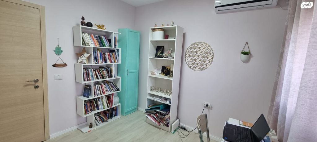 דירת גן, אבני חן, חריש