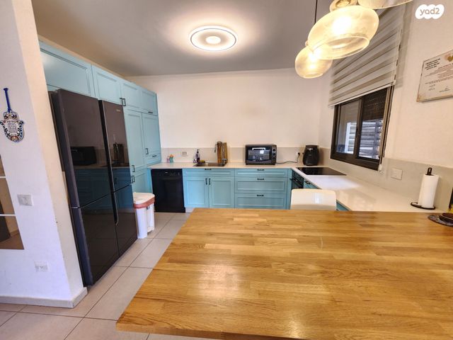 דירת גן, אבני חן, חריש