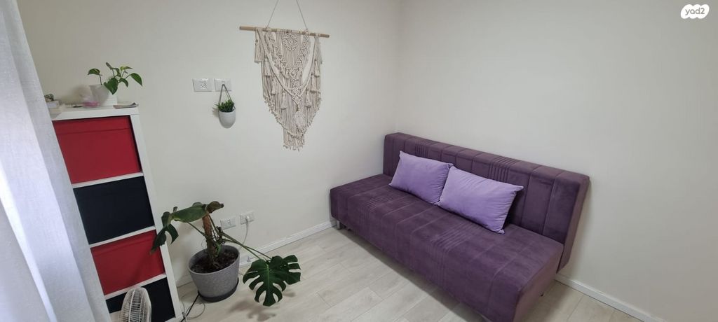 דירת גן, אבני חן, חריש