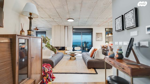 גג/ פנטהאוז, גאולה כהן, רמלה