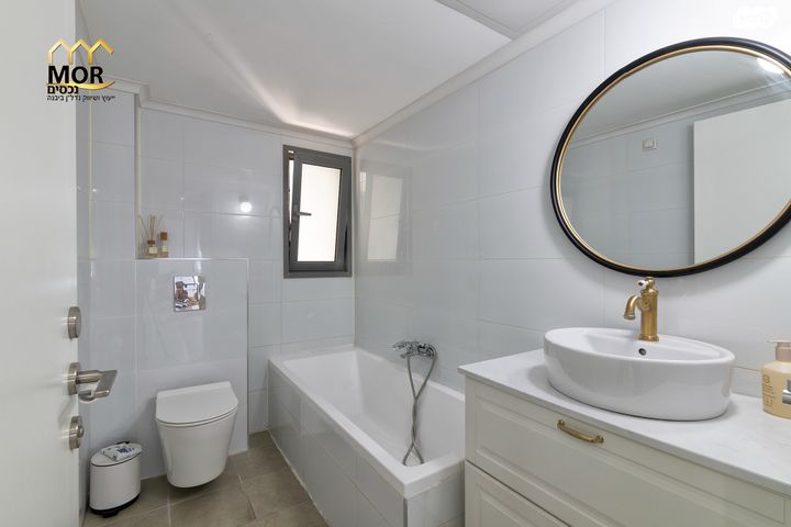 דירה, נאות שמיר, יבנה