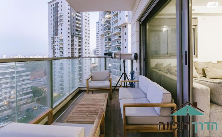 דירה, חיים חפר, הרקפות, ראשון לציון