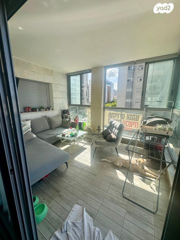 דירה, שדרות יצחק שמיר, גלי כרמל, טירת כרמל