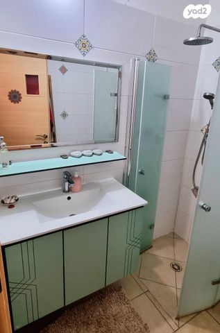 דירת גן, אבני חן, חריש