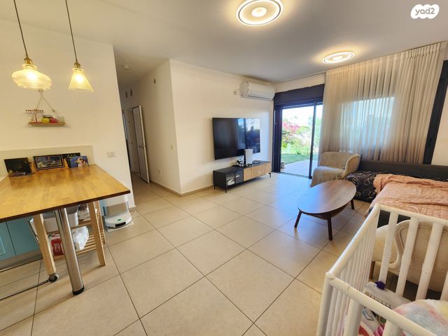 דירת גן, אבני חן, חריש