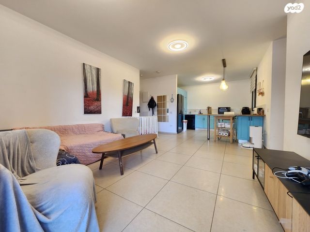 דירת גן, אבני חן, חריש