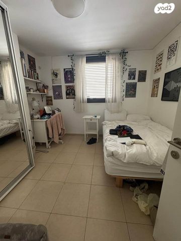 דירת גן, שרה אהרונסון, אזור הבילויים, רמת גן