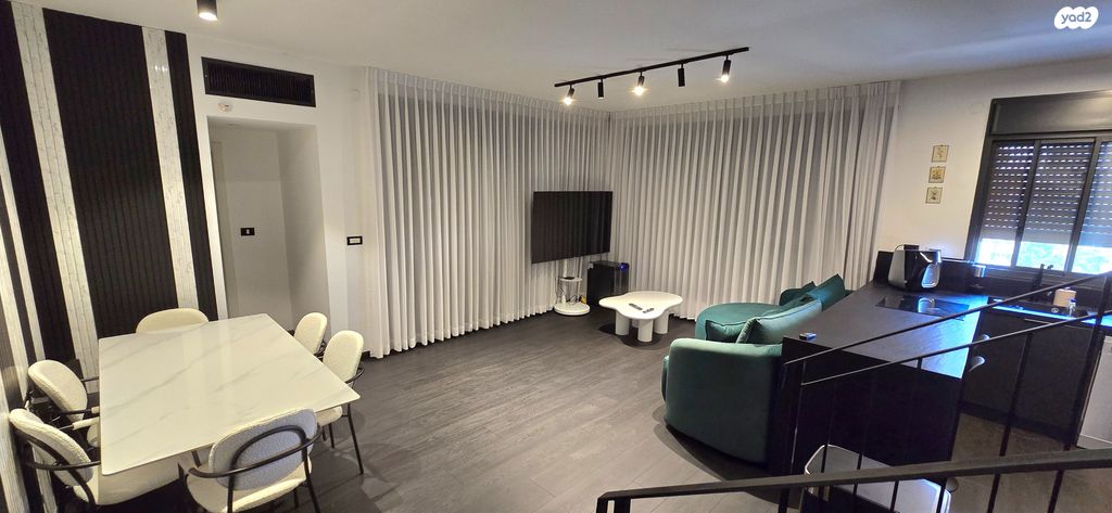 גג/ פנטהאוז, י"ד הבנים 7, כפר גנים ב, פתח תקווה