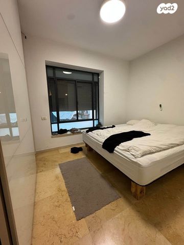 דירת גן, שרה אהרונסון, אזור הבילויים, רמת גן