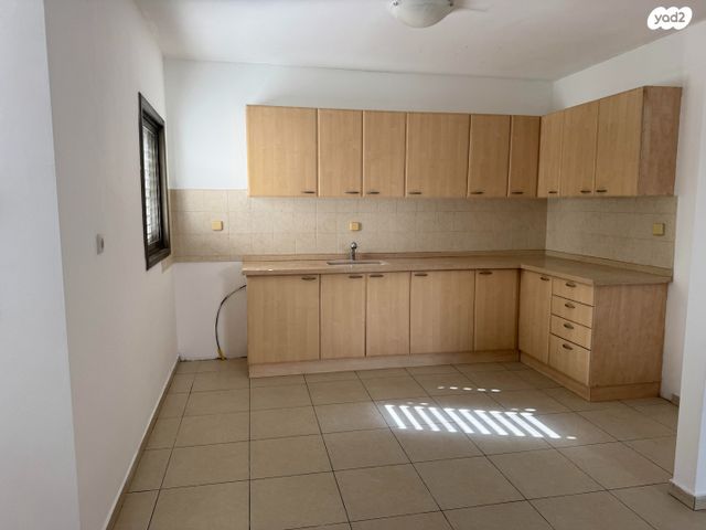 דירה, קרית הפרחים - 2005, רעננה