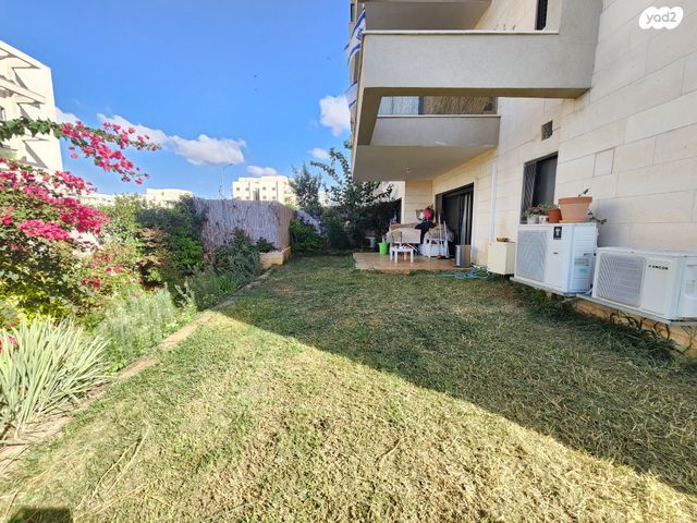 דירת גן, אבני חן, חריש