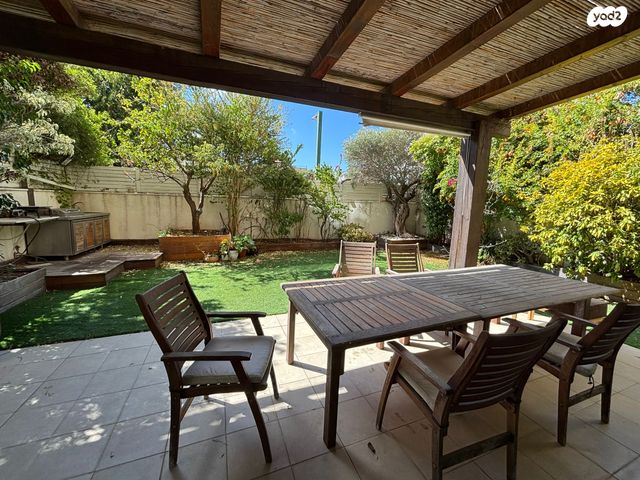 דירת גן, רמת השרון