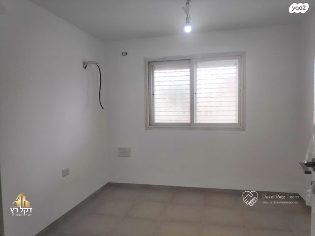 דירה, אברהם בן שושן, עכו