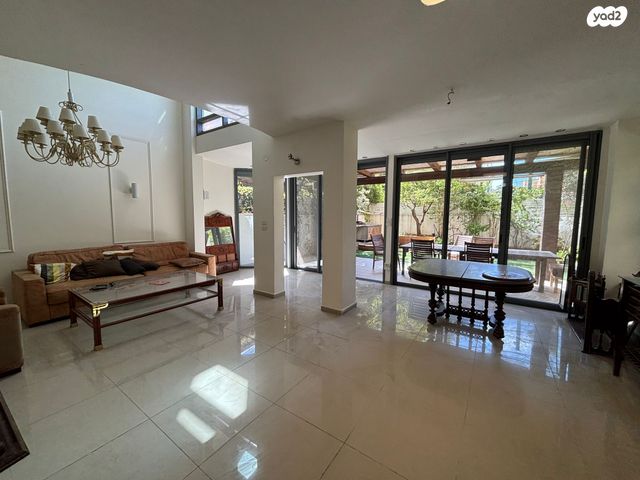 דירת גן, רמת השרון