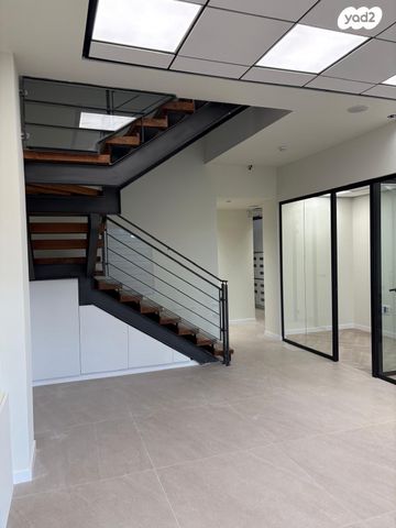 משרדים, היצירה, בורסה, רמת גן