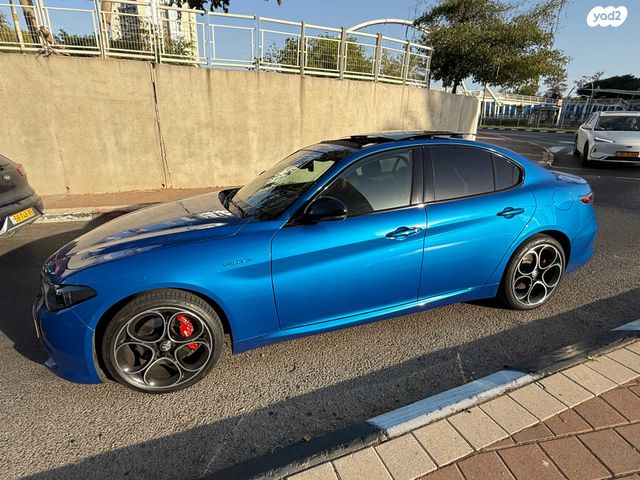 מודעת רכב אלפא רומיאו ג'וליה