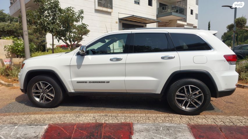 מודעת רכב ג'יפ גרנד צ'ירוקי