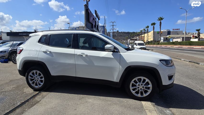 מודעת רכב ג'יפ קומפאס