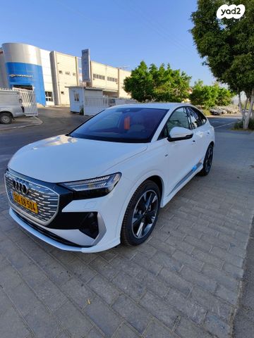 מודעת רכב אאודי Q4 e-tron