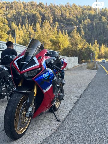 מודעת רכב הונדה CBR1000RR