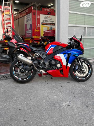 מודעת רכב הונדה CBR1000RR