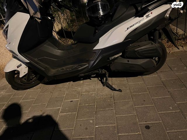 מודעת רכב סאן יאנג ג'וי-מקס Z-300