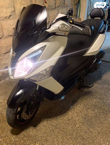 מודעת רכב סאן יאנג ג'וי-מקס 300 XI