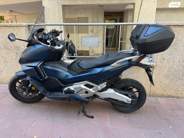 הונדה פורזה 750