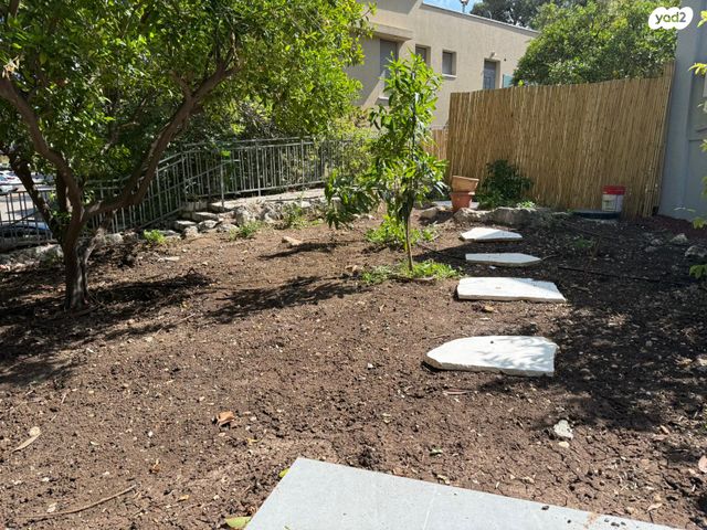 דו משפחתי, האורנים 51, טבעון הוותיקה, קרית טבעון